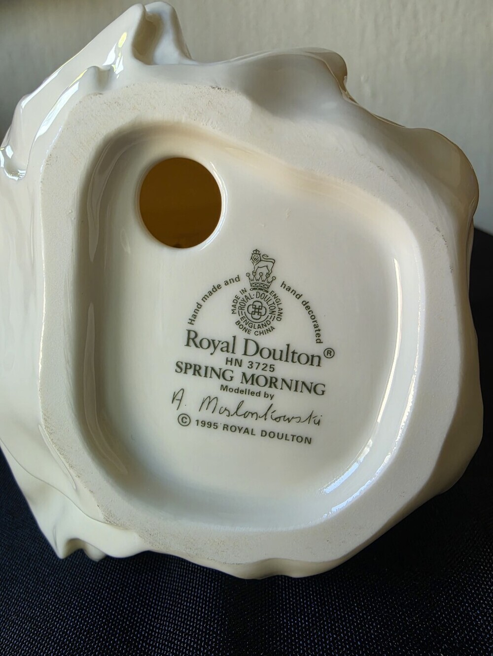 Royal Doulton Figurine Spring Morning HN 3725 - Picture 3 of 3